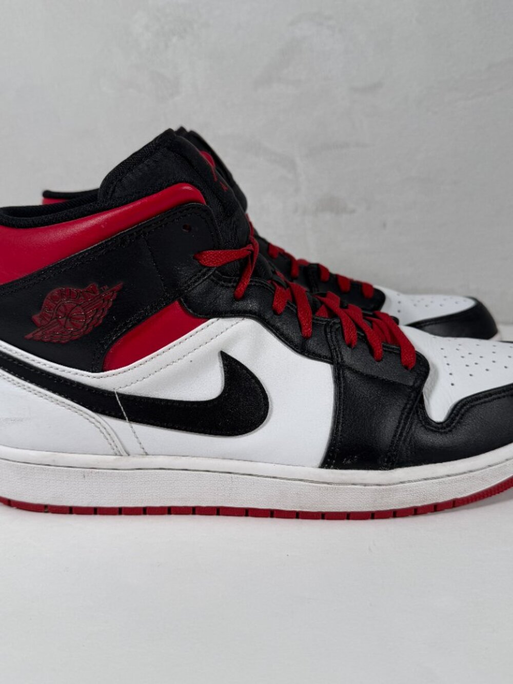 Nike Air Jordan Mid 1 Sneakers Men Size 13 Gym Bred Toe DQ8426-106 Lace Up EUC - Picture 4 of 11